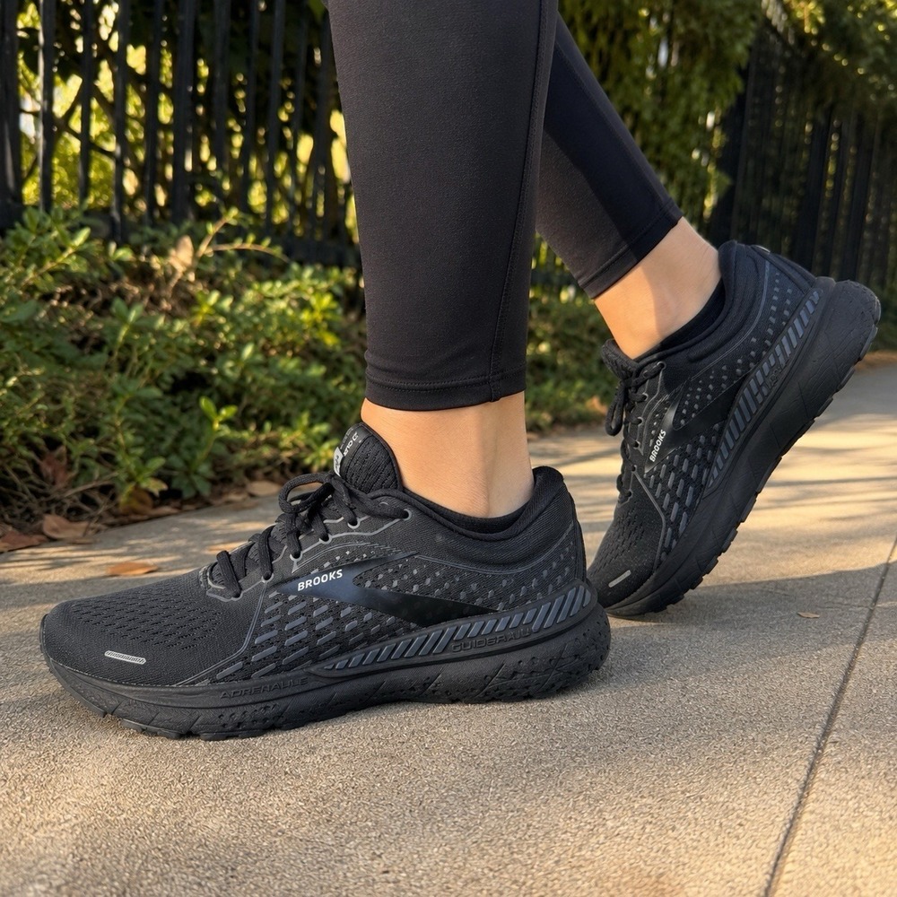 Brooks Adrenaline GTS 21 Womens 10.5 Black Running Shoes Athletic Sneaker